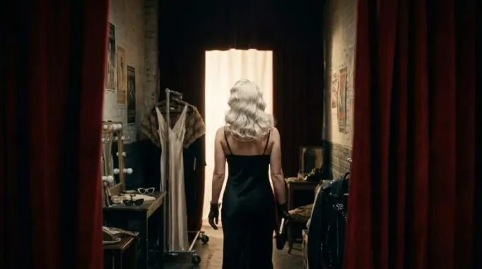 Platinum blonde Hollywood glamour inspired by Jean Harlow and later icons Platinum blonde Hollywood glamour inspired by Jean Harlow and later icons