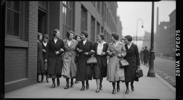 1910s Women Modern Dress Mobility