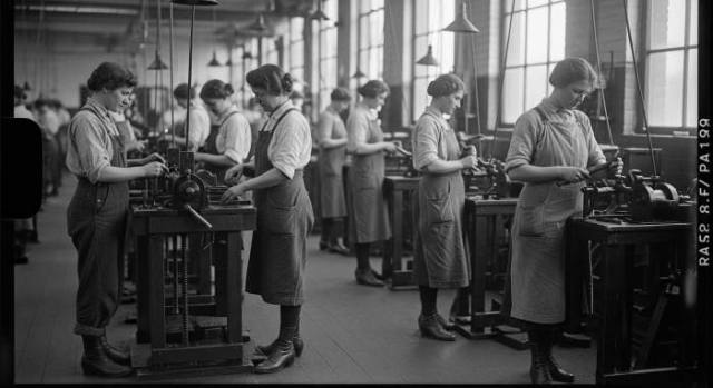 1910s Womens Workwear Fashion Transformation