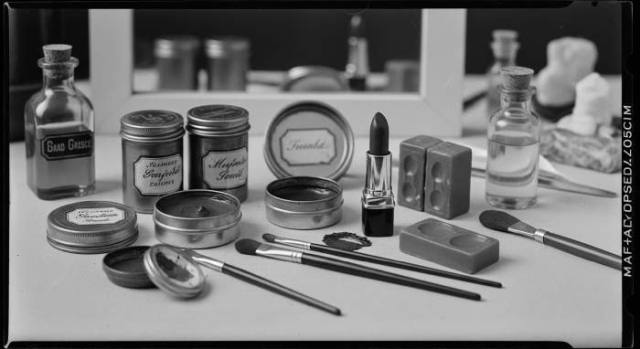 1920s Flapper Lipstick Carmine Cosmetic History