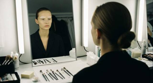 1990s Minimalist Beauty Thin Brows Fashion History