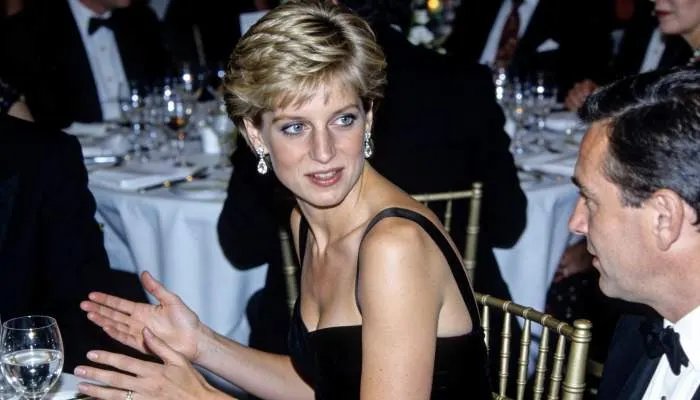Princess Diana wearing blue eyeliner in a soft 1990s makeup look