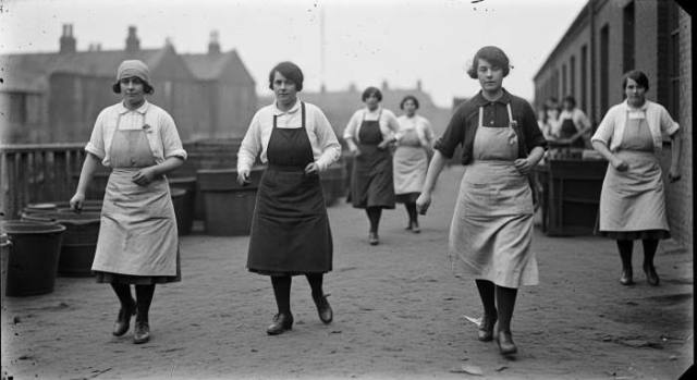 World War One Women Fashion Functional Shift